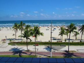 Apto pé na areia com vista para o mar e Wifi